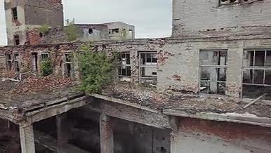 破旧工厂老旧厂房废墟航拍视频的预览图